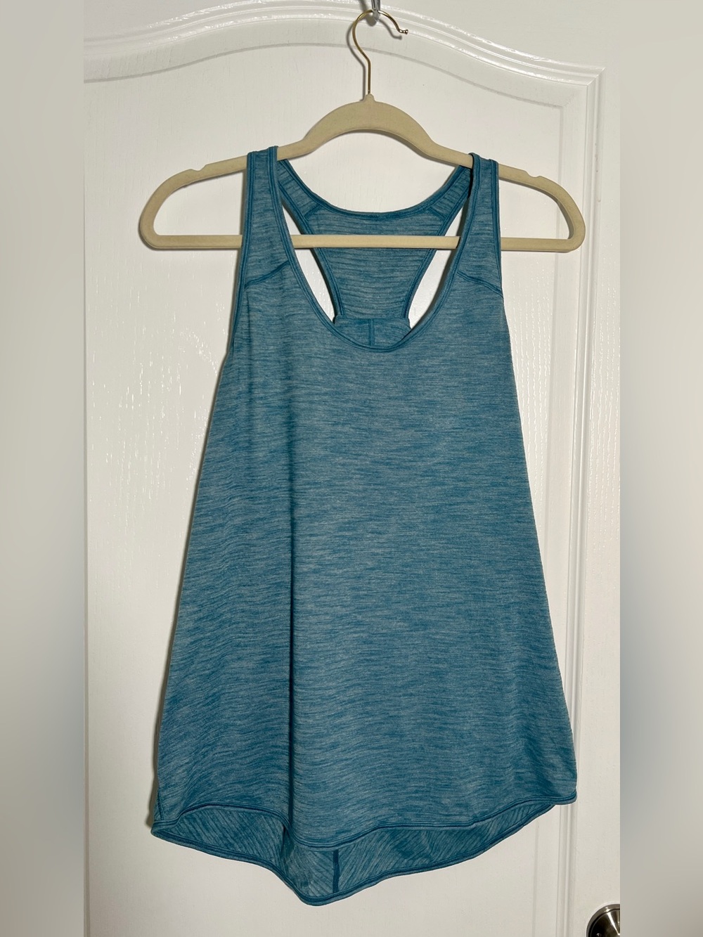 EUC Lululemon Essential Tank Size 10-12 - Picture 6 of 12